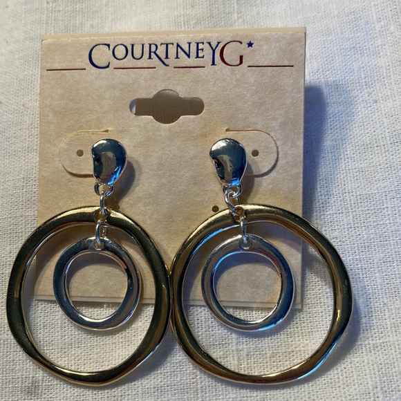 NWOT COURTNEY G 2 tone double circle earrings, st post & sm. circle $15 - Picture 3 of 4